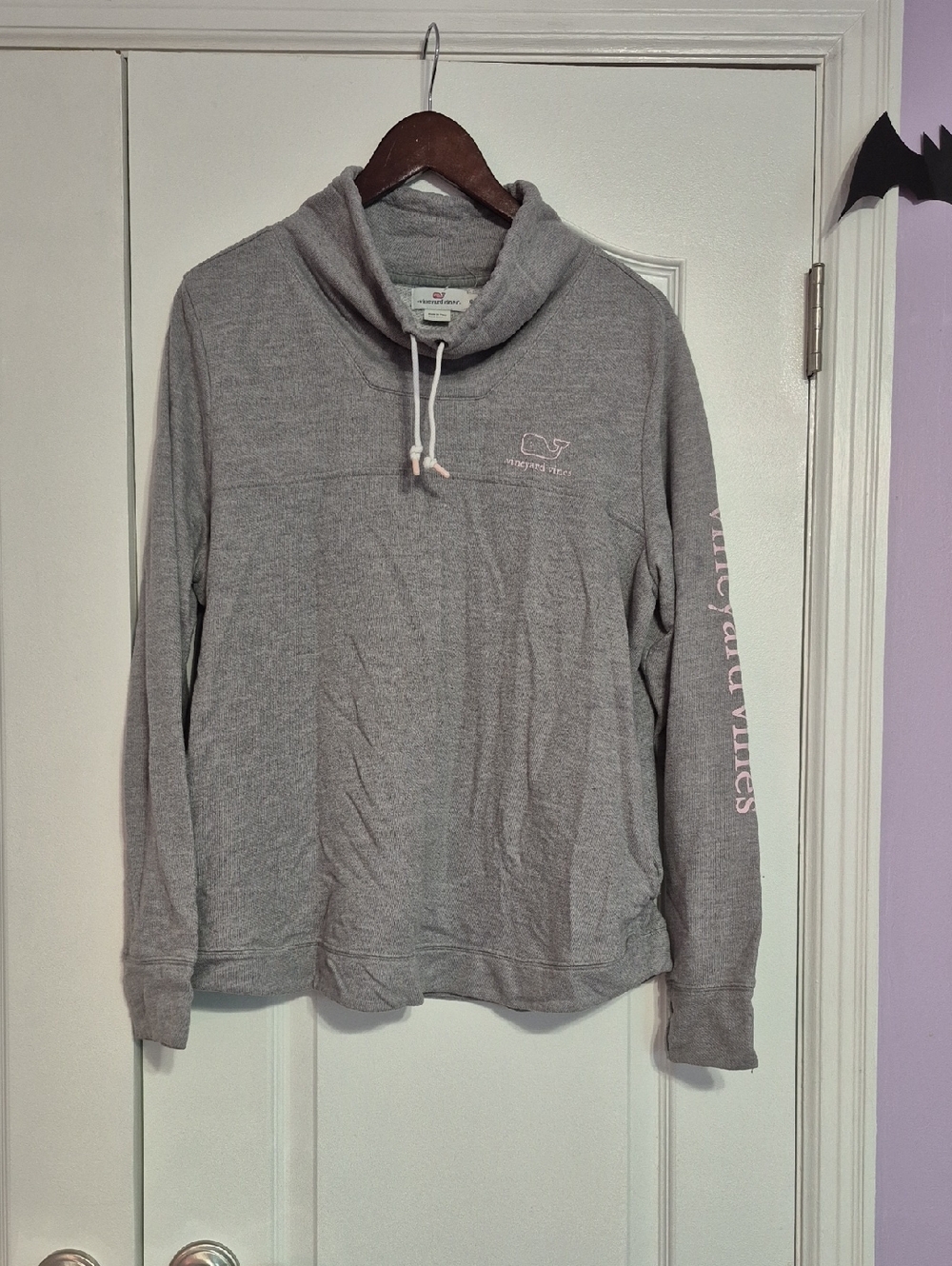VINEYARD VINES Gray and Pink Pullover